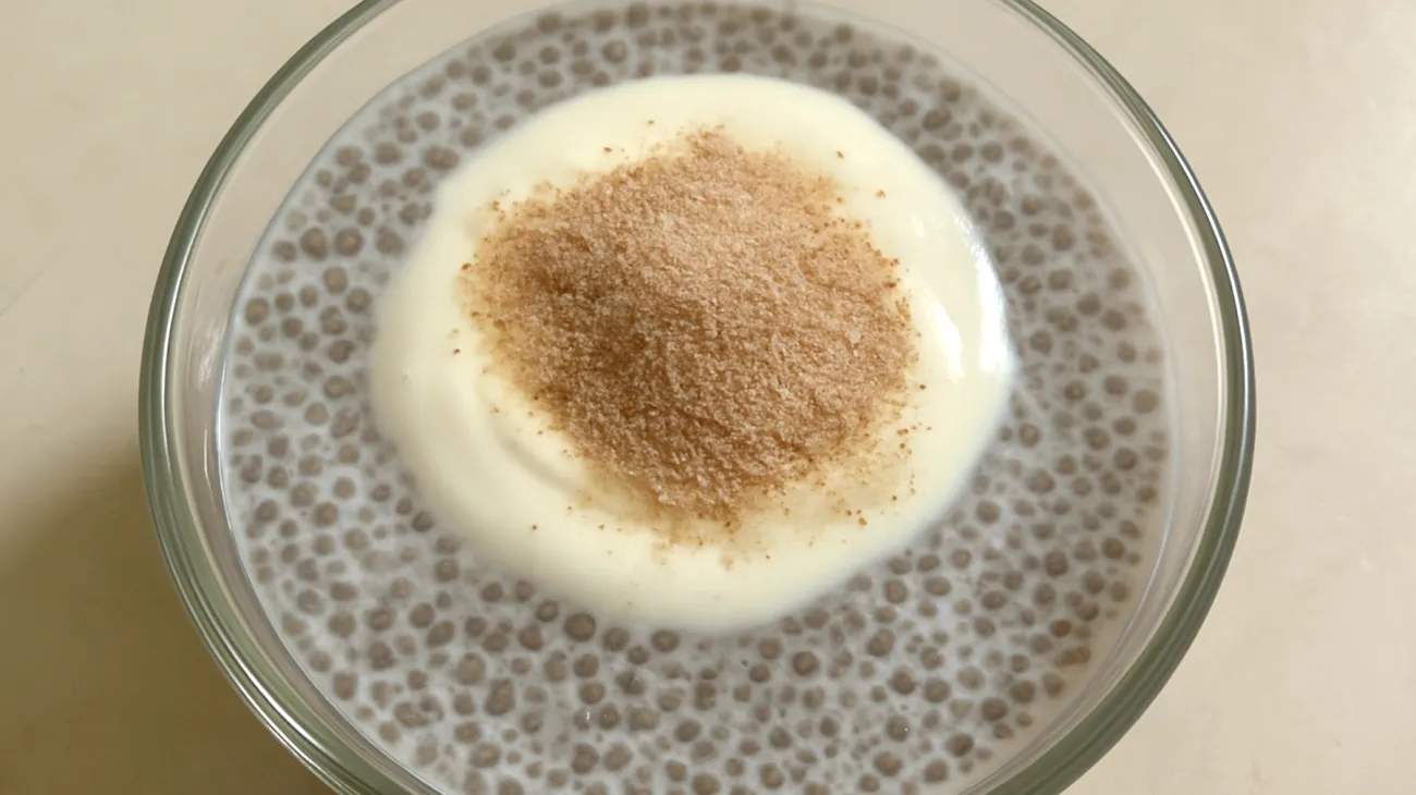 Chiasamen-Pudding mit fermentiertem Kefir und Flohsamenschalen"