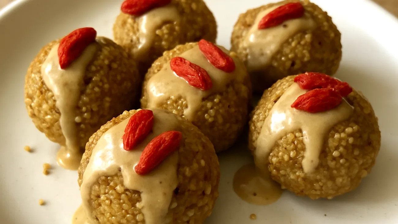 Amaranth-Quinoa-Bällchen mit Tahini und Goji-Beeren"
